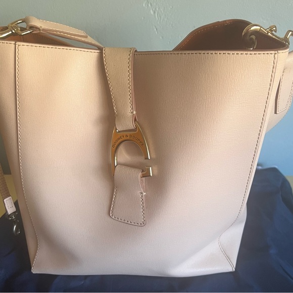 Dooney & Bourke Saffino Leather Bucket Bag with purse-let and key chain - Picture 2 of 14